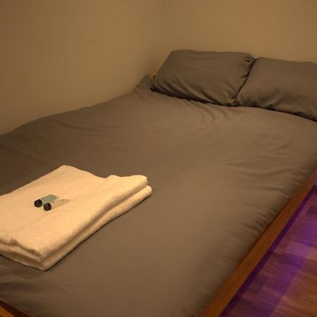 Central Serviced Apartments - Two Bedroom Apartment Cardiff Bagian luar foto