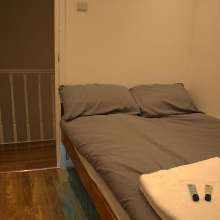 Central Serviced Apartments - Two Bedroom Apartment Cardiff Bagian luar foto