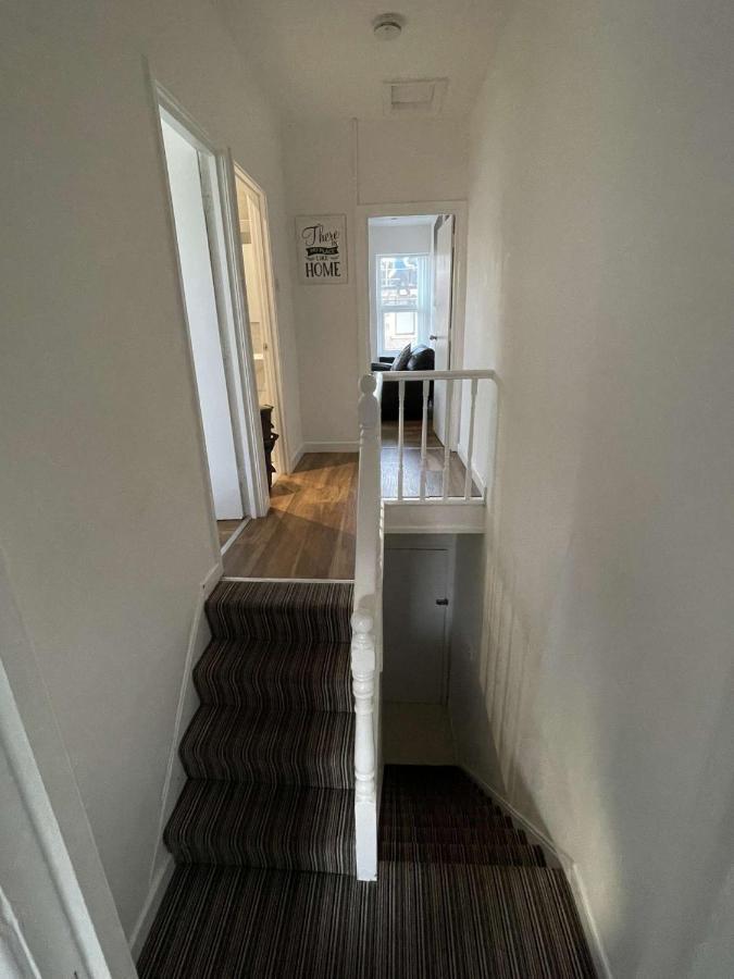 Central Serviced Apartments - Two Bedroom Apartment Cardiff Bagian luar foto