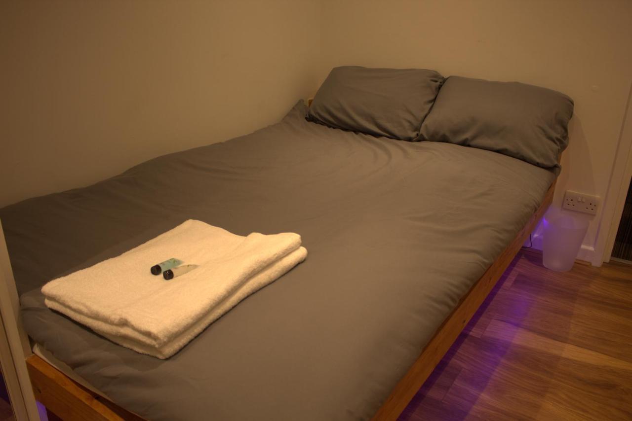 Central Serviced Apartments - Two Bedroom Apartment Cardiff Bagian luar foto