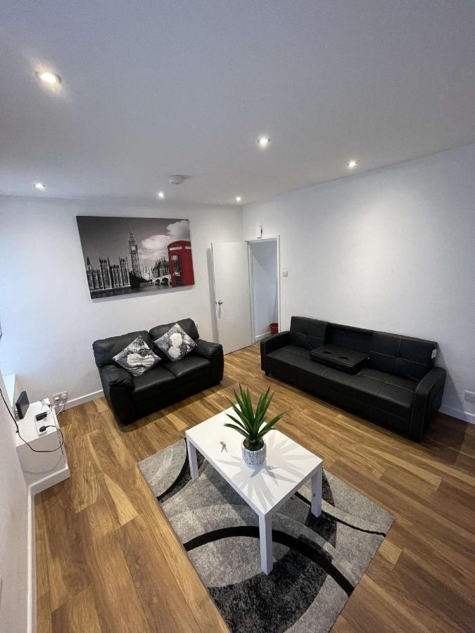 Central Serviced Apartments - Two Bedroom Apartment Cardiff Bagian luar foto